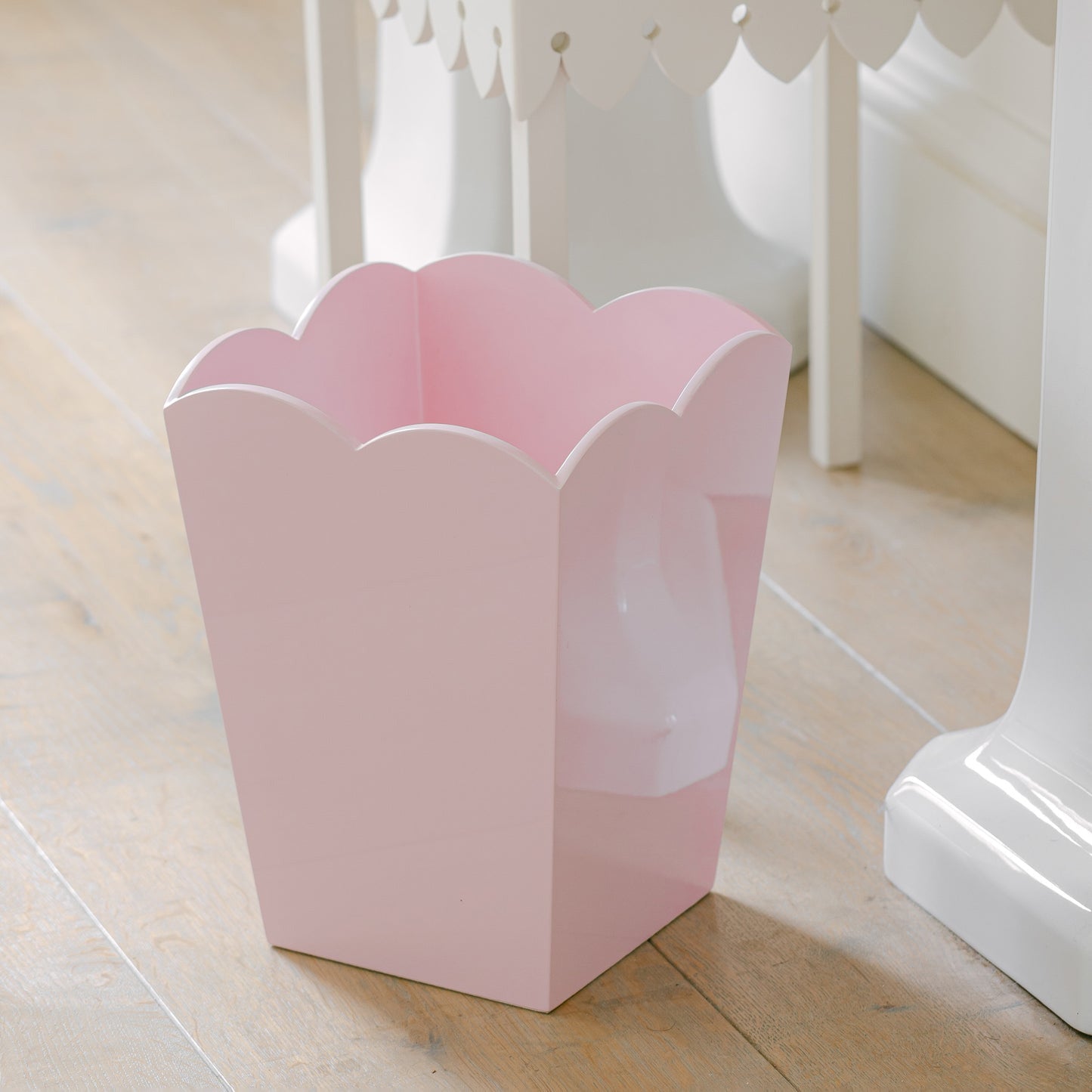 Scallop Wastebasket Pale Pink