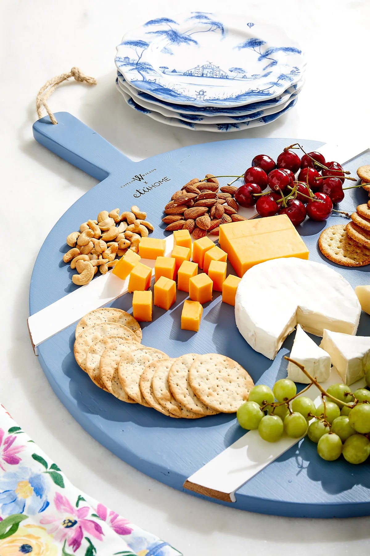 Caitlin Wilson French Blue/White Round Mod Charcuterie Board, Medium