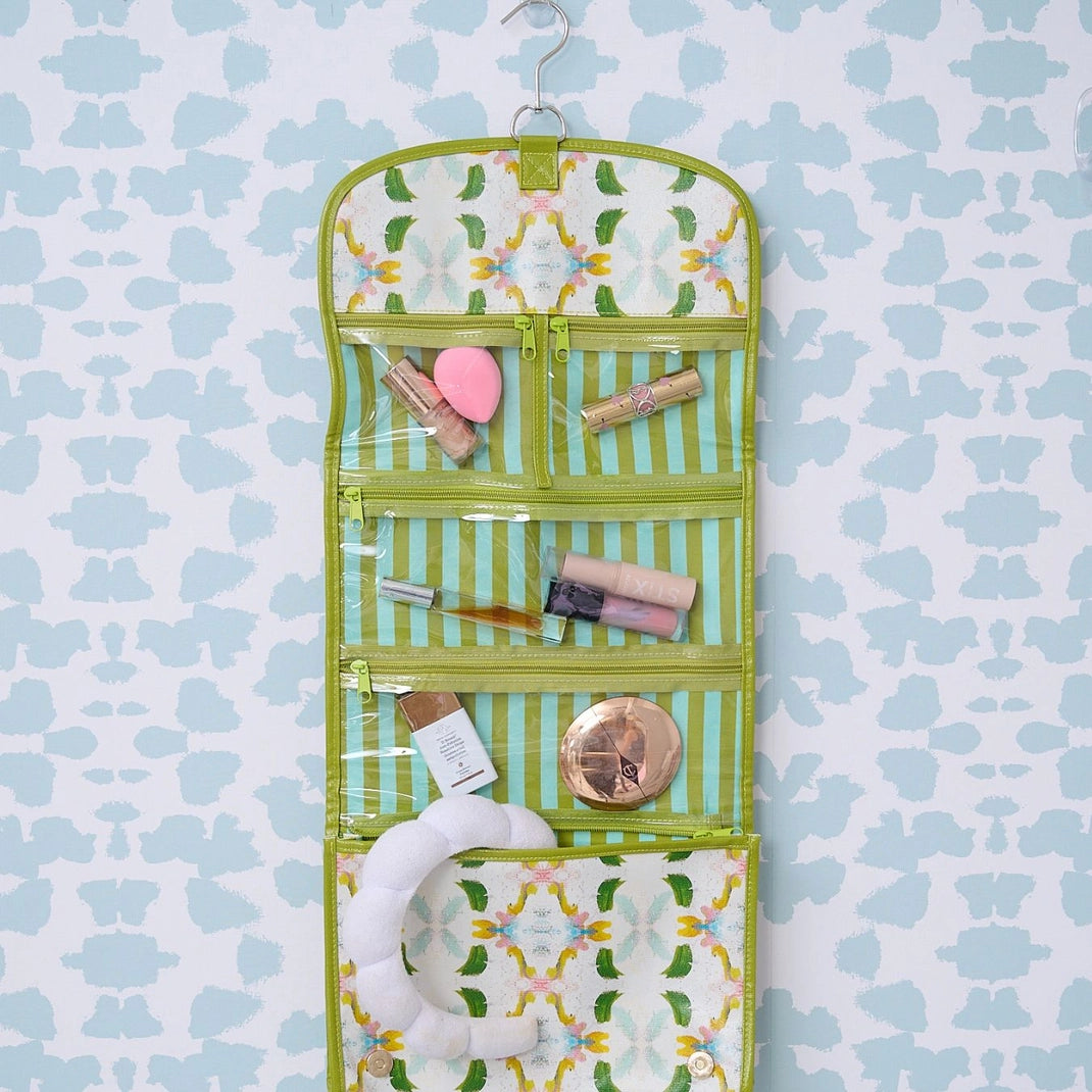 Dogwood Hanging Travel Case