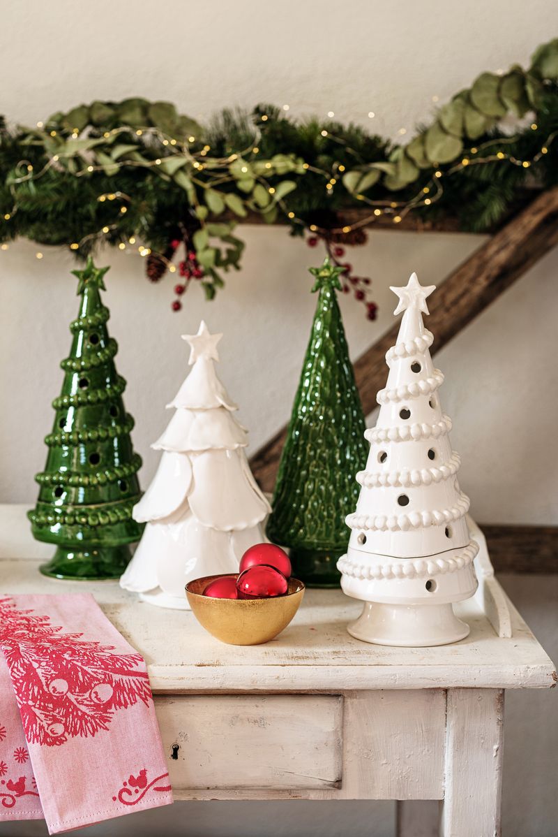 Foresta White Large Tree with Ribbon & Gold Star