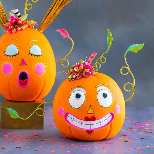 Glitterville Bumpkin Betty & Gossip Gourdy Display